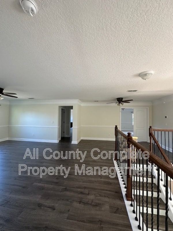 Building Photo - 738 W Kings College Dr