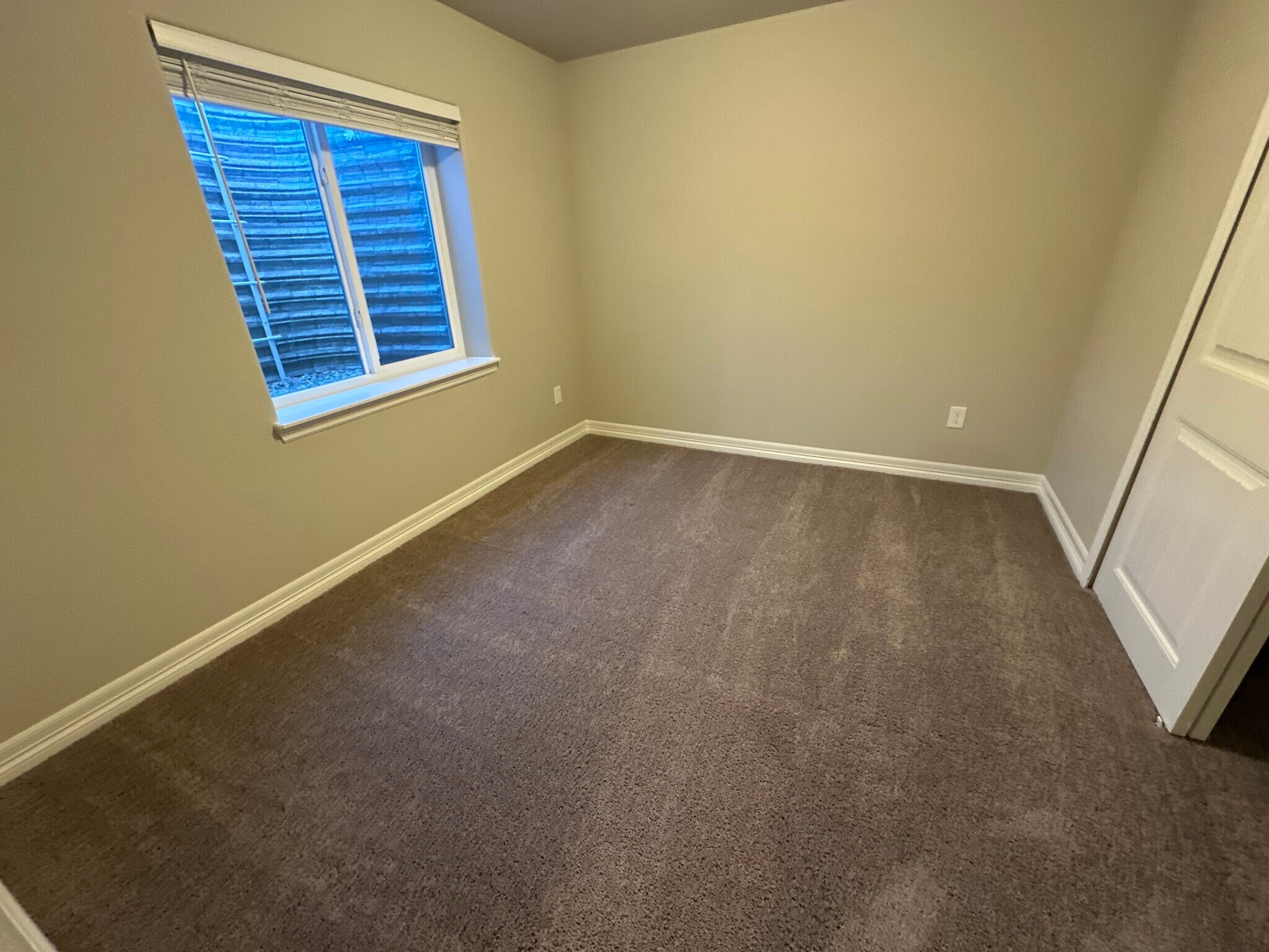 Building Photo - 9960 Castor Dr