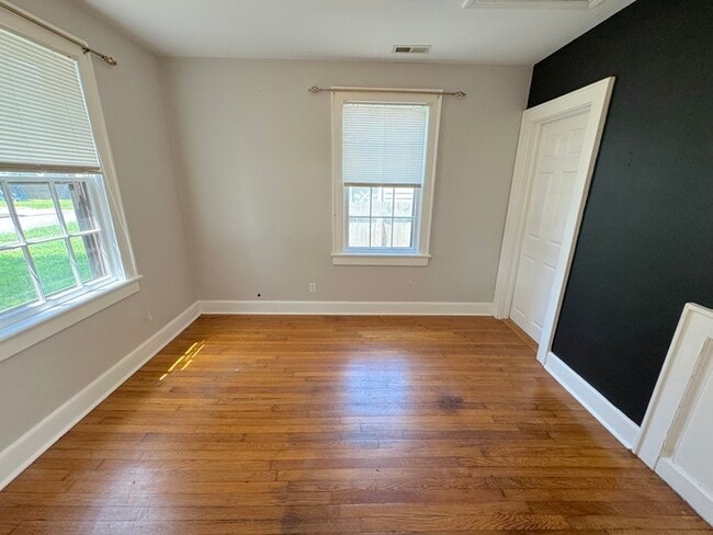 Building Photo - Charming Two-Bedroom Single Family Home with Detached Garage