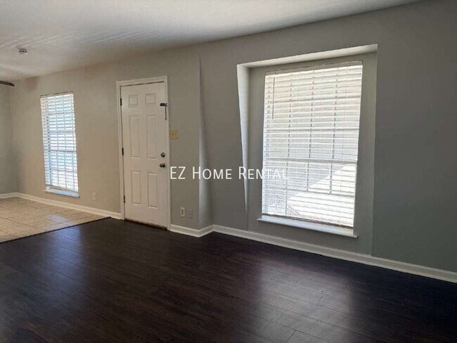 Building Photo - 2102 5th Ave N