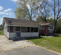 Building Photo - 2 Bed | 1 Bath | Bonus Spaces | Prime Location