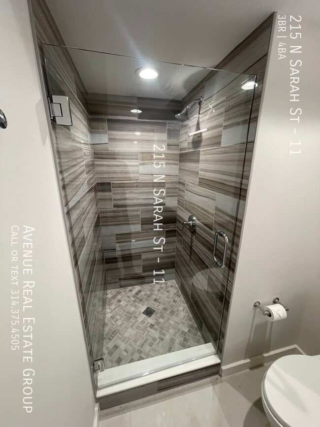 Building Photo - 215 N Sarah St