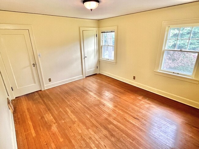 Building Photo - Grant Park 3-Story with Hardwoods, Huge De...