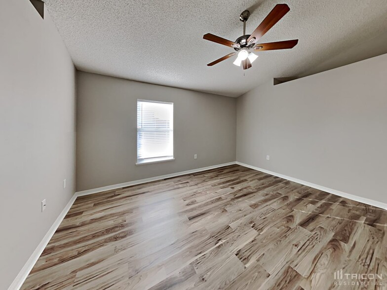 Building Photo - 11353 Nettlebrook St E