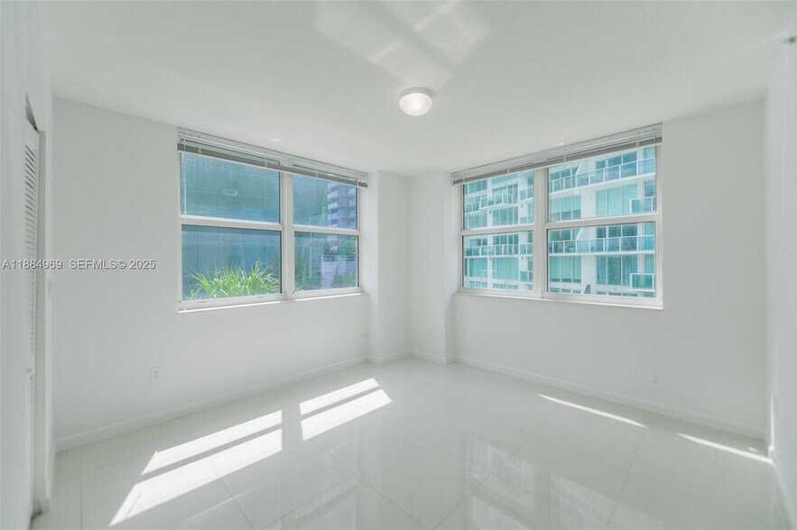 Building Photo - 31 SE 5th St