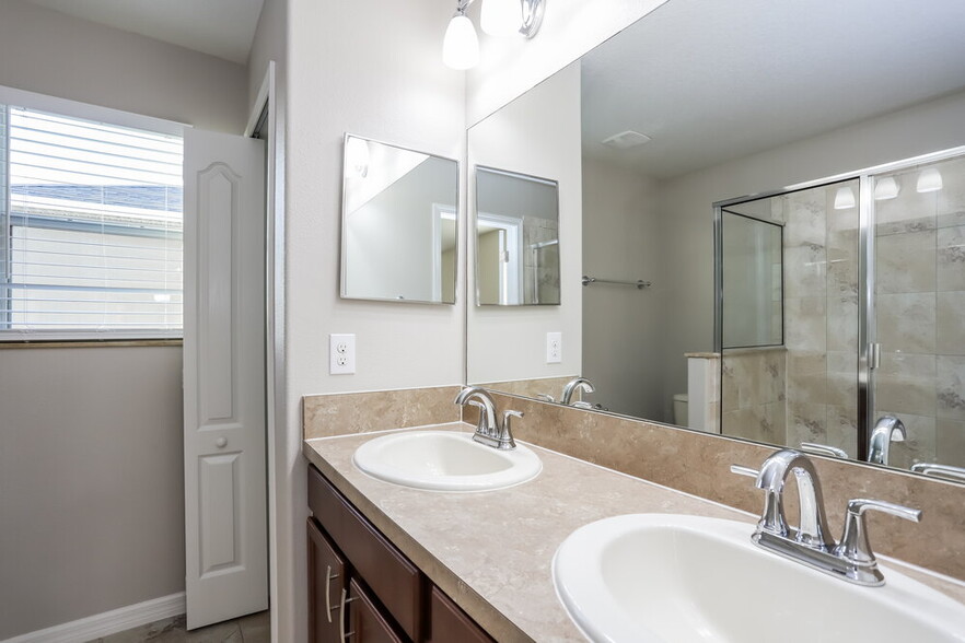 Building Photo - 1049 Seminole Sky Dr