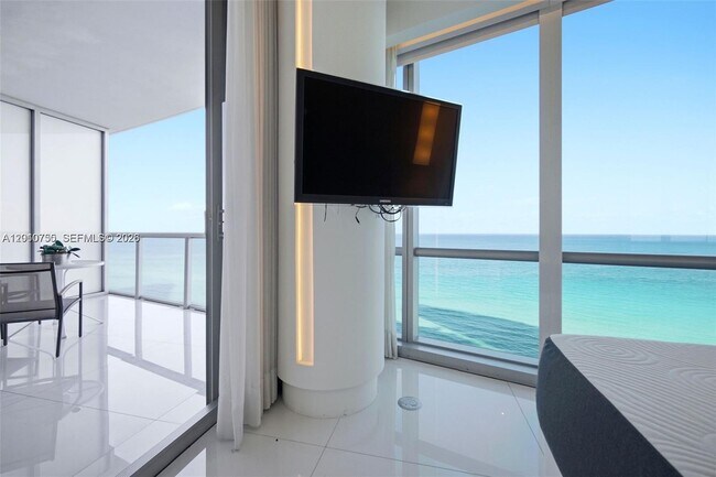 Building Photo - 17121 Collins Ave