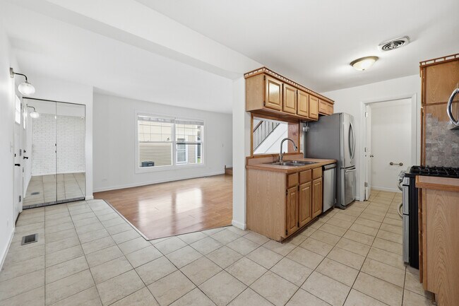 Building Photo - 377 Farmingdale Cir