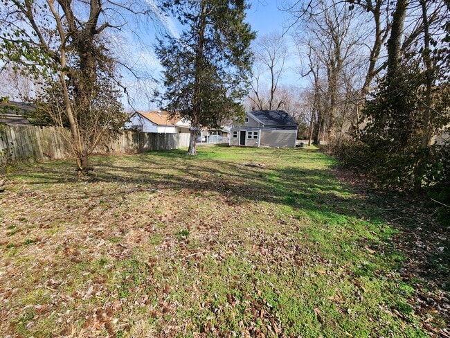 Building Photo - Spacious 1-Bedroom, 1-Bathroom Home AVAILABLE NOW!!