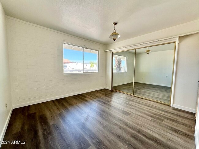 Building Photo - 11013 N 110th Dr