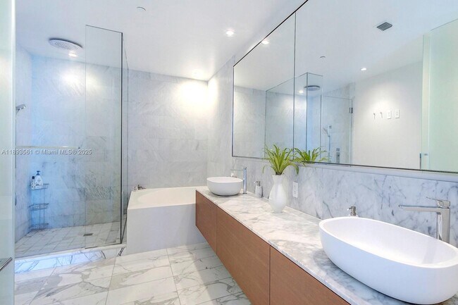 Building Photo - 10203 Collins Ave