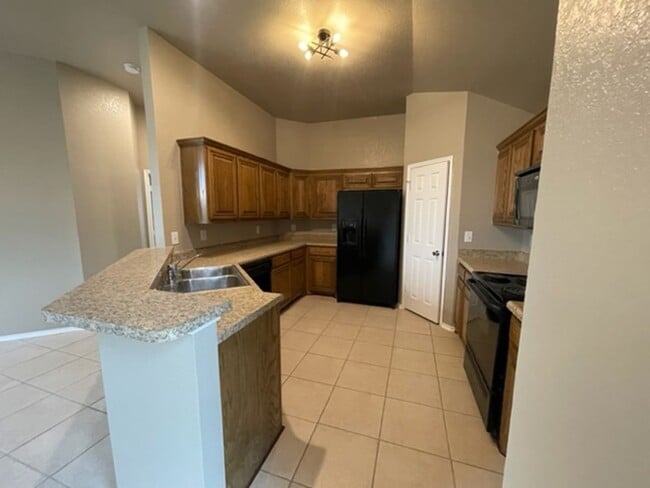 Building Photo - Beautiful One Story Home on a cul-de-sac near Lackland AFB