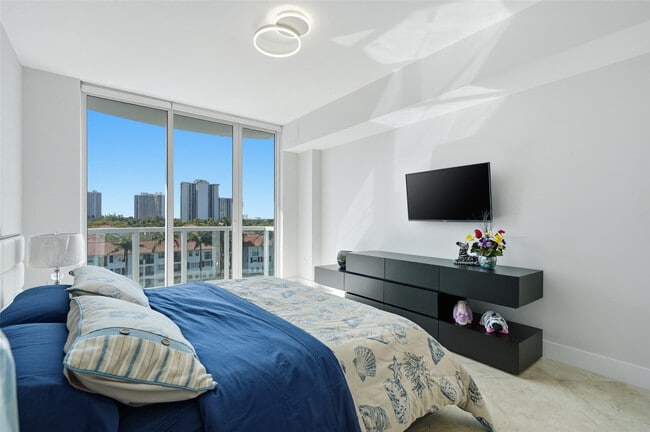 Building Photo - 3030 NE 188th St