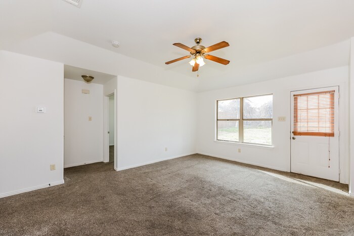 Building Photo - 413 Maplewood St