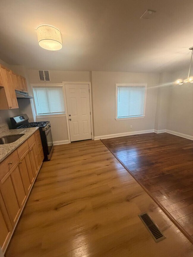 Building Photo - Available Now in Govans! 3Br 1.5 Bath