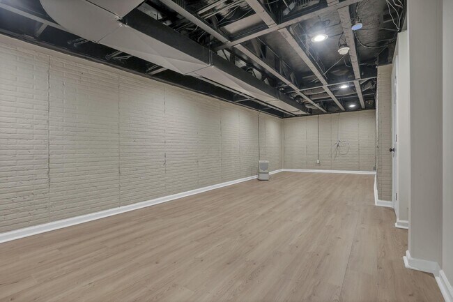 Building Photo - 1218 Green Dr