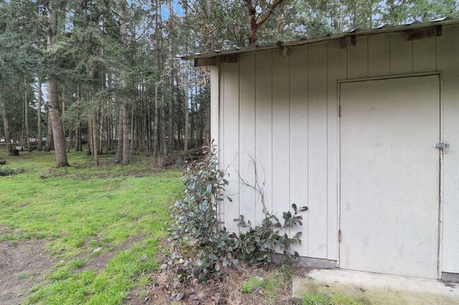 Building Photo - 2 Bed 1 Bath - Garage - Storage Shed - Pet Friendly - NAS Whidbey