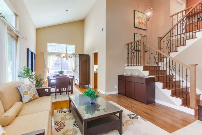 Building Photo - 10730 Carillon Ct