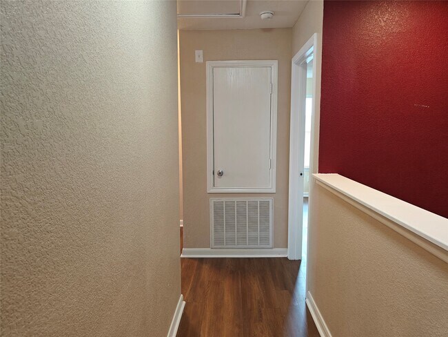 Building Photo - 7915 Moss Springs Ct