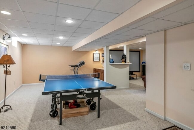 Building Photo - 706 Skyline Dr