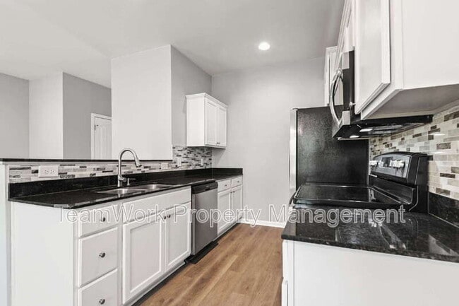 Building Photo - 526 Truman Dr