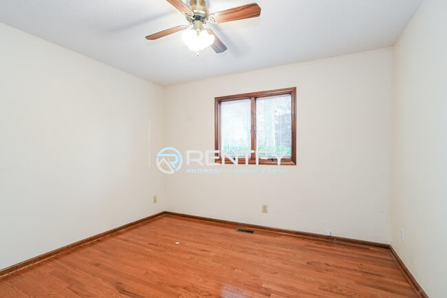 Building Photo - 123 Tiger Ln