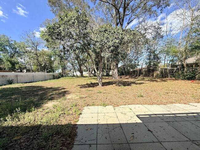 Building Photo - Super Cute 3/2 Close to Downtown!