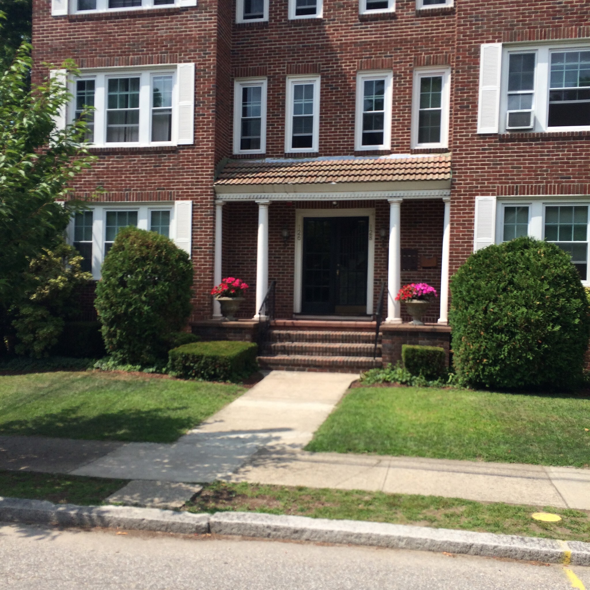 Large two bedroom apartment, located in the most desirable neighborhood in the city. - 128 Elton St