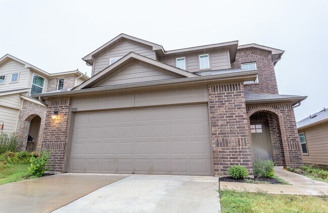 Building Photo - Beautiful 3 Bed / 2.5 Bath Home with High ...