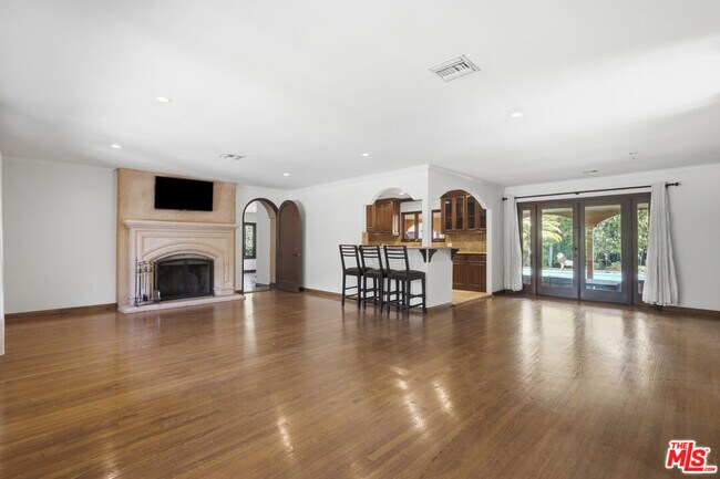 Building Photo - 13800 Erwin St