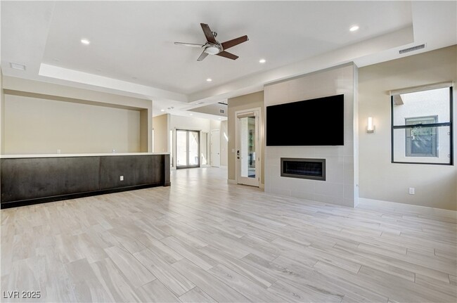 Building Photo - 64 Grey Feather Dr