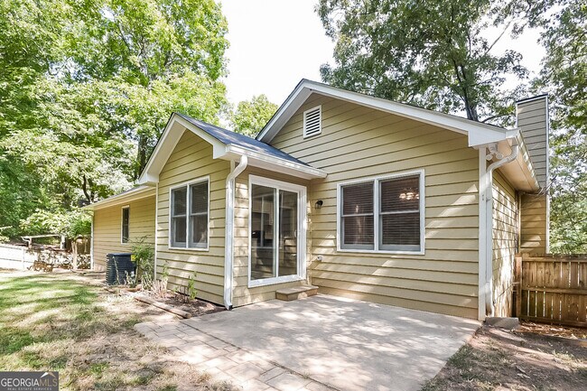 Building Photo - 19 Widgeon Way SW