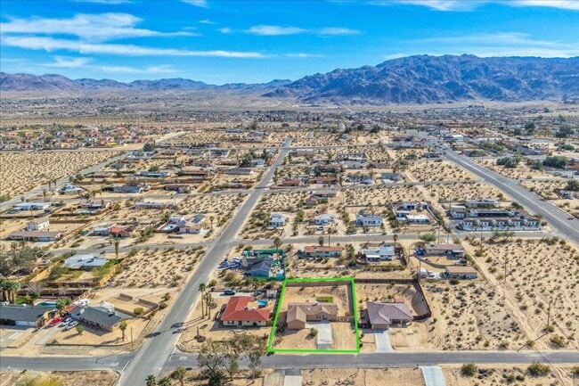 Building Photo - 29 Palms home in great neighborhood!