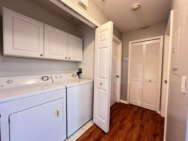 Building Photo - Great Condo for rent!