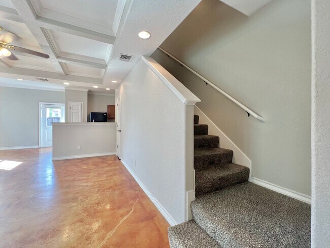Building Photo - 5107-5109 Flipper Dr