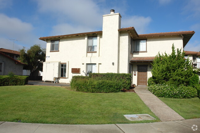Building Photo - 1561 Moorpark Ave