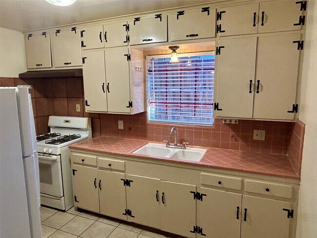 Building Photo - 1411 Indiana St