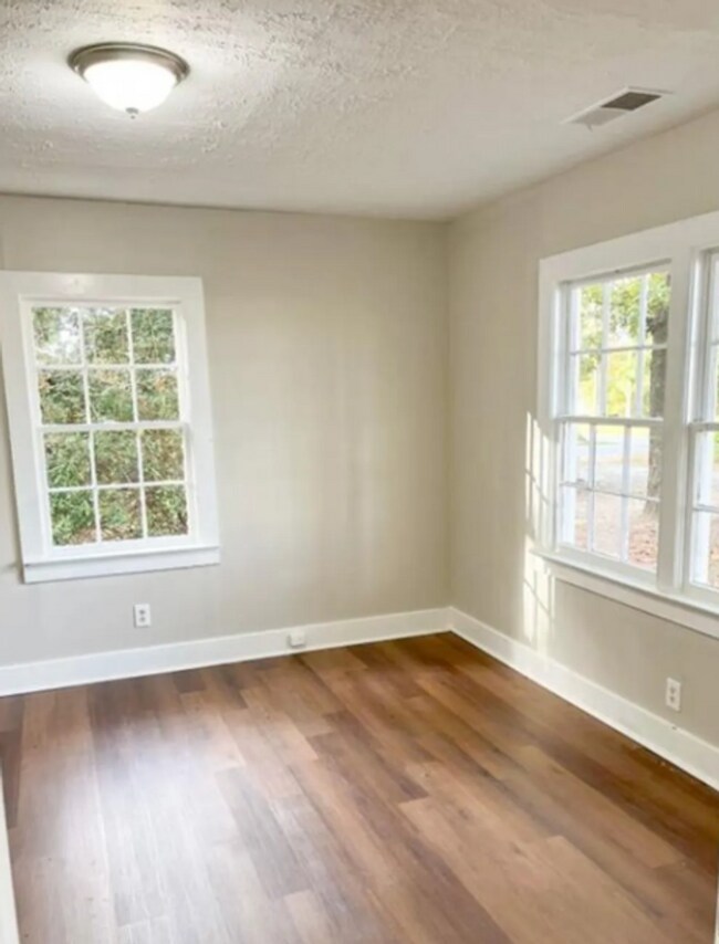 Building Photo - 4874 Hale Rd
