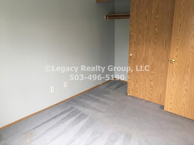 Building Photo - THREI05