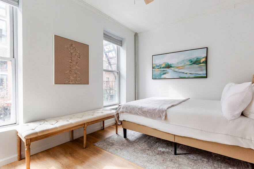 Building Photo - 93 1/2 East 7th Street-SI FL1-ID1054297P