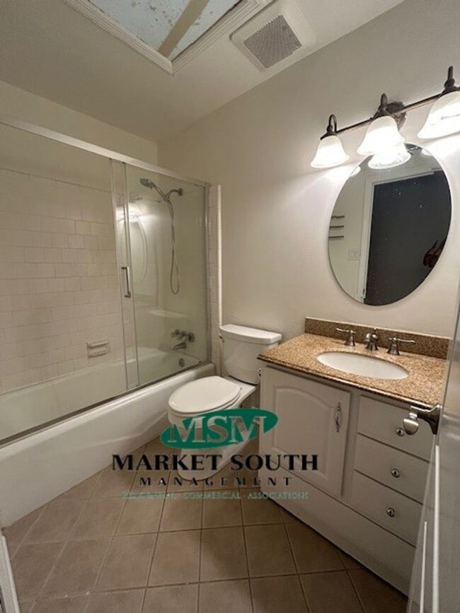 Building Photo - UPDATED MIDTOWN BEAUTY!!