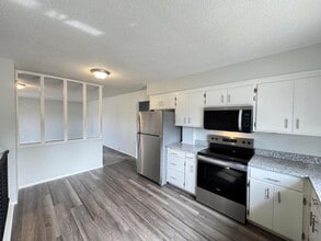 Building Photo - 11125 River Hills Dr