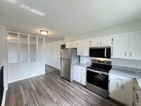 Building Photo - 11125 River Hills Dr