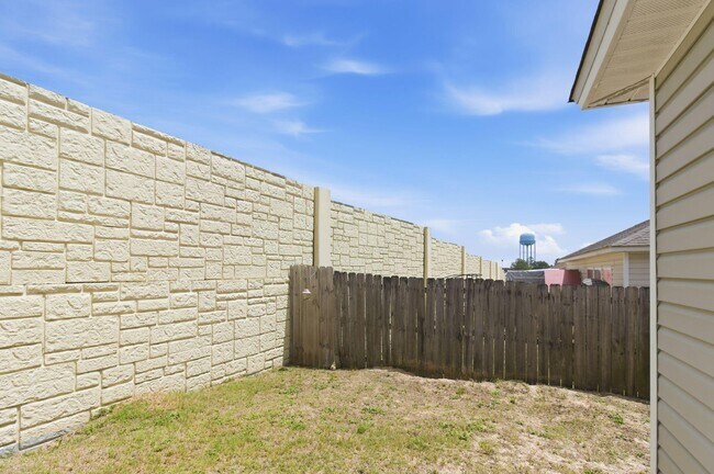 Building Photo - 122 Nivana Dr