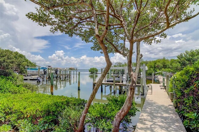 Building Photo - 1575 Pinellas Bayway S