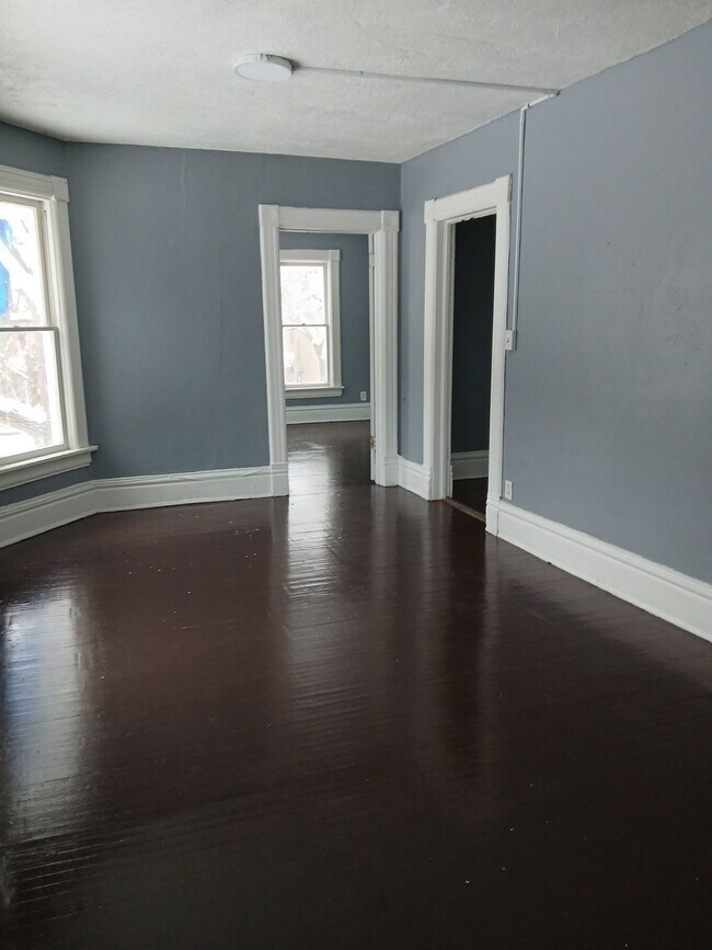 Building Photo - 964 N Court St