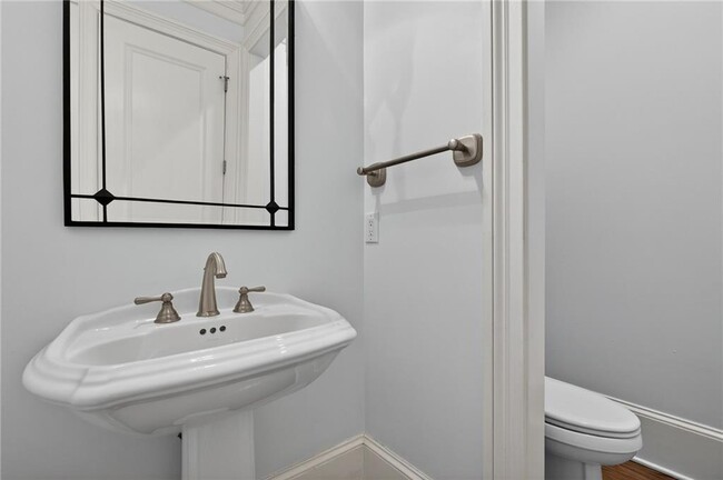 Building Photo - 3475 Roxboro Rd NE