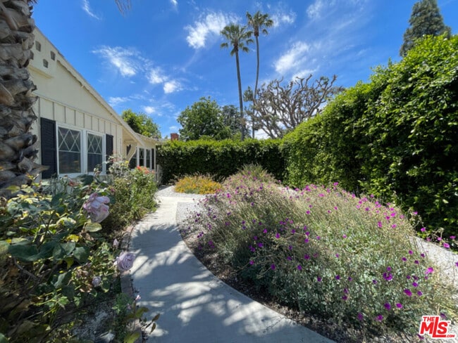 Building Photo - 15328 Vose St