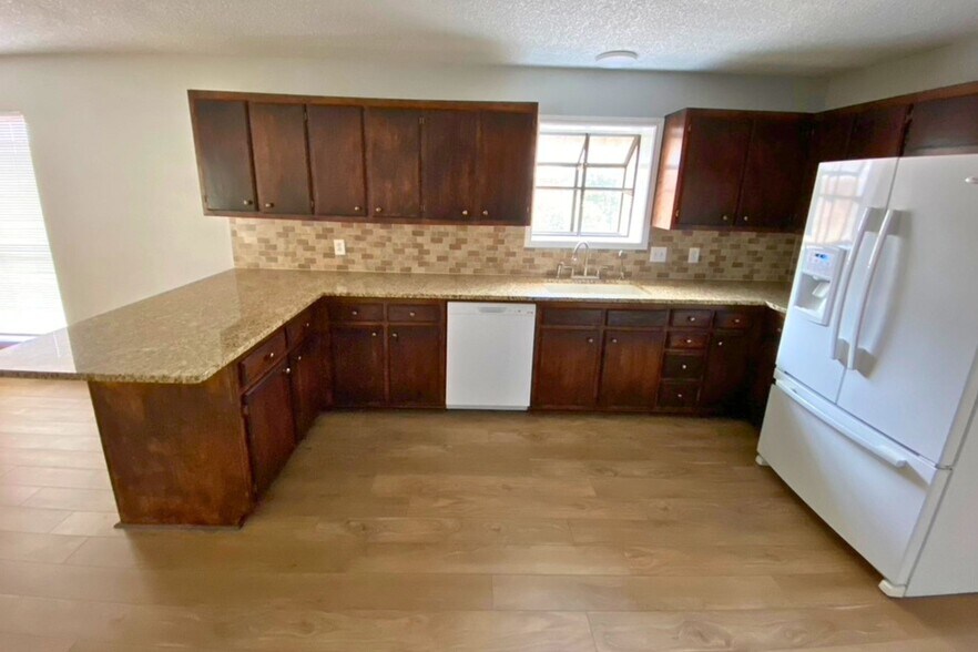 Building Photo - 4406 Parkhurst Dr