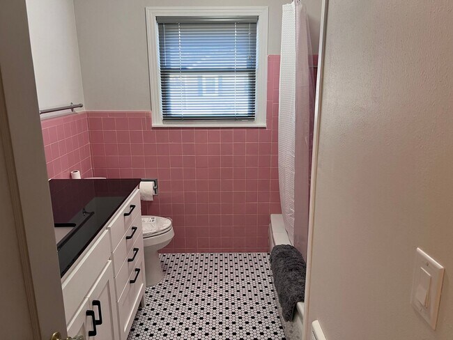 Building Photo - Immaculate renovated Mid Century with all ...